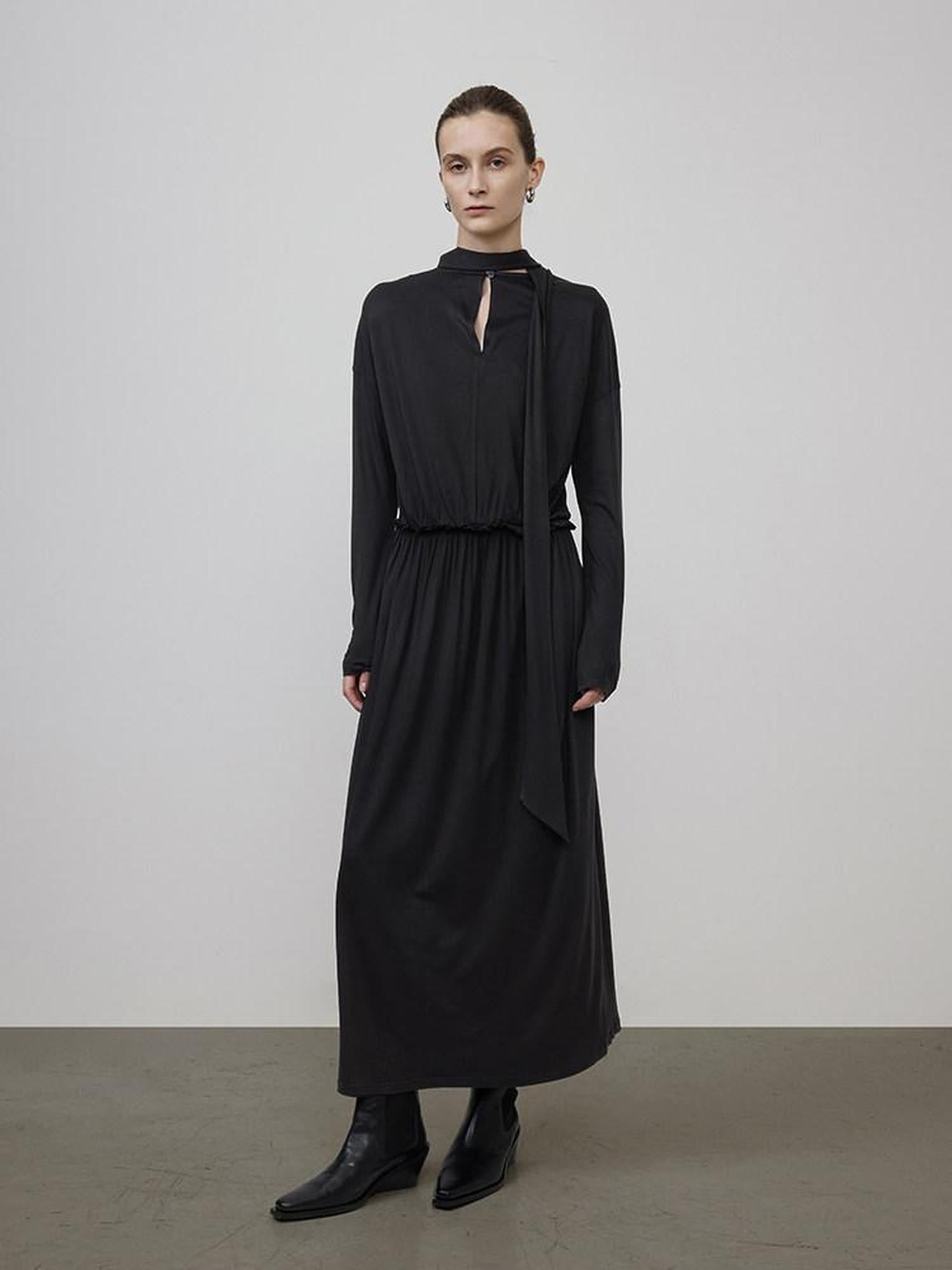 unspoken Minimal Office Pleated Round Neck Elastic Waist Long Sleeve Black Maxi Dresses