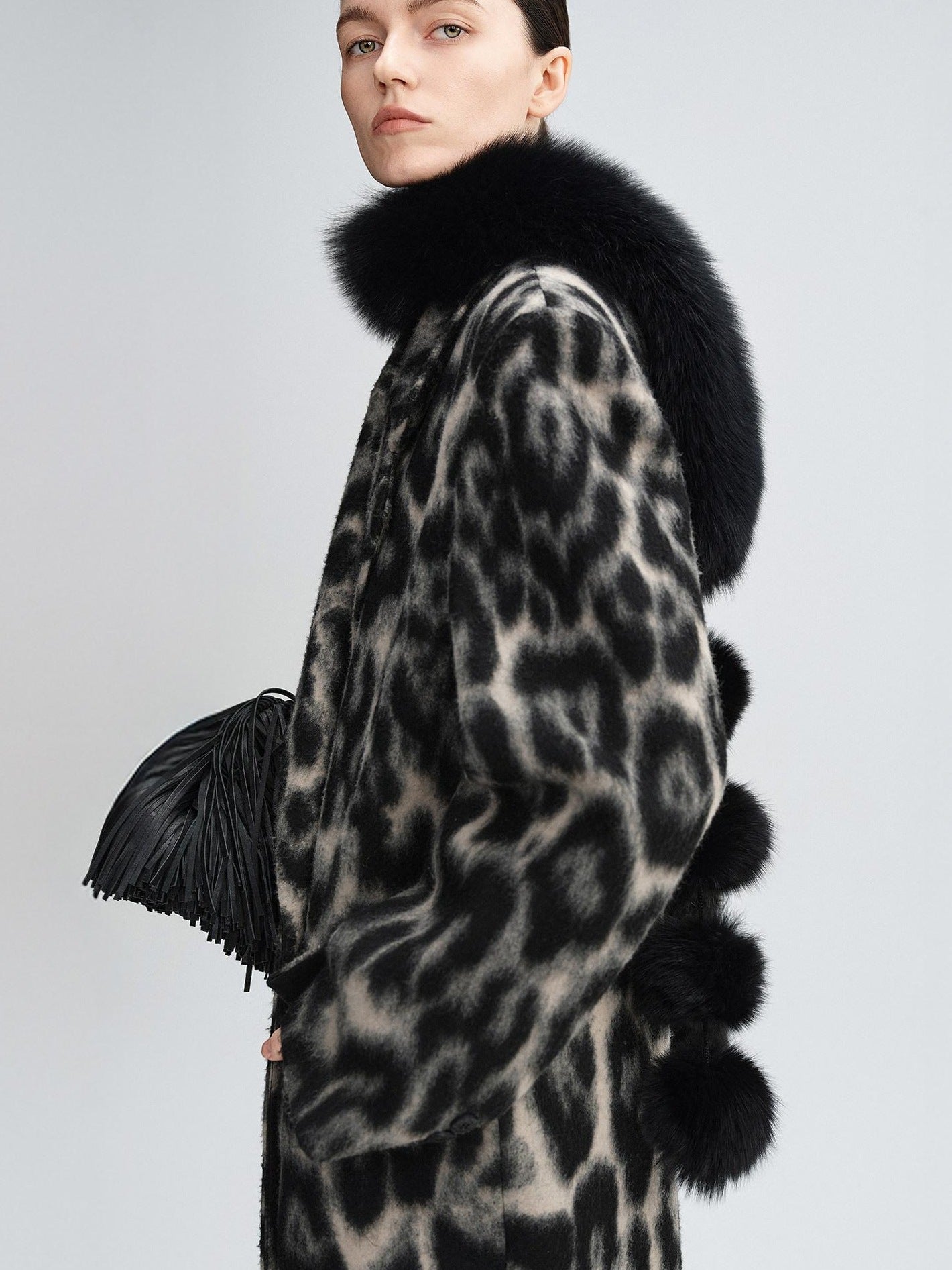 audreyyang Ultra Warm Fox Fur Solid Black Plush Elegant Women Luxury Scarves
