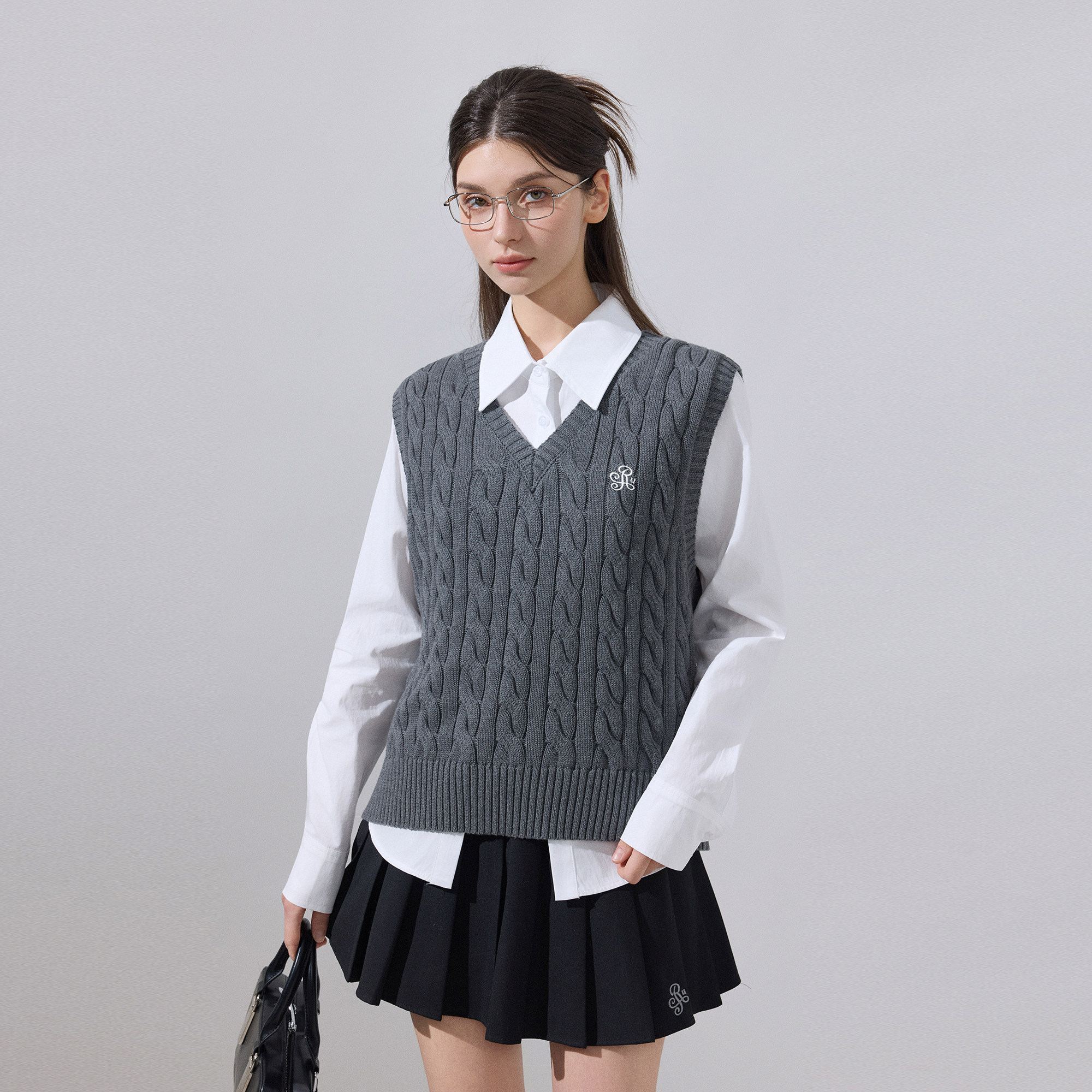 ikyou_Lightweight_Embroidered_V-neck_Cropped_Preppy_Girls_Cotton_Grey_Sweaters_MISSTT