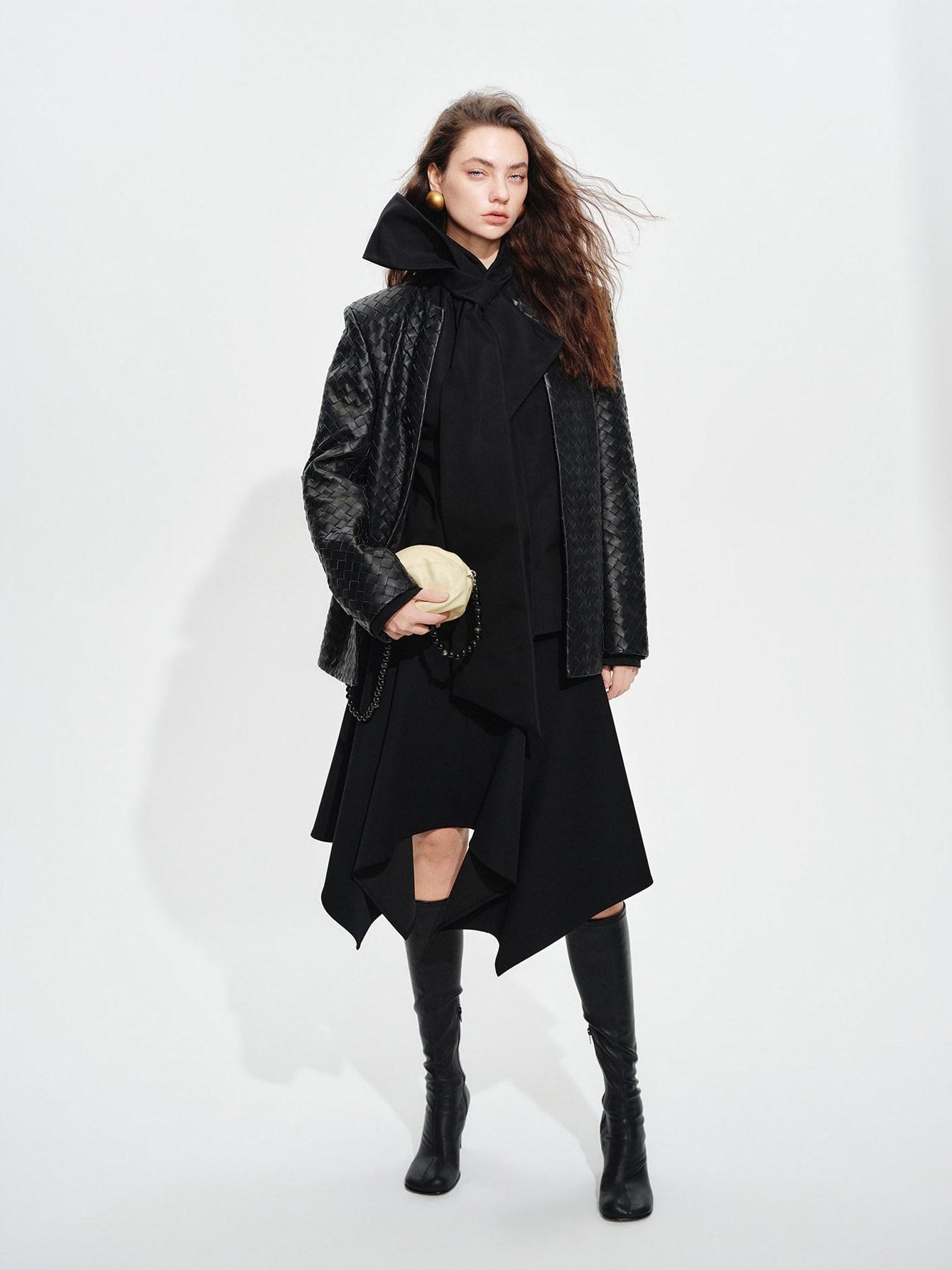 audreyyang Elegant Asymmetric Irregular Hem Mid Waist Front Zipper Black Midi Skirts