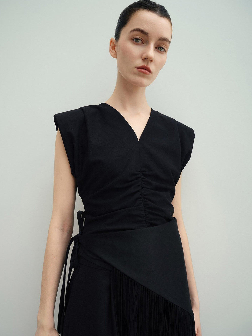 audreyyang Drawstring Pleated Loose V-neck Black Solid Women Off Shoulder Crop Tops