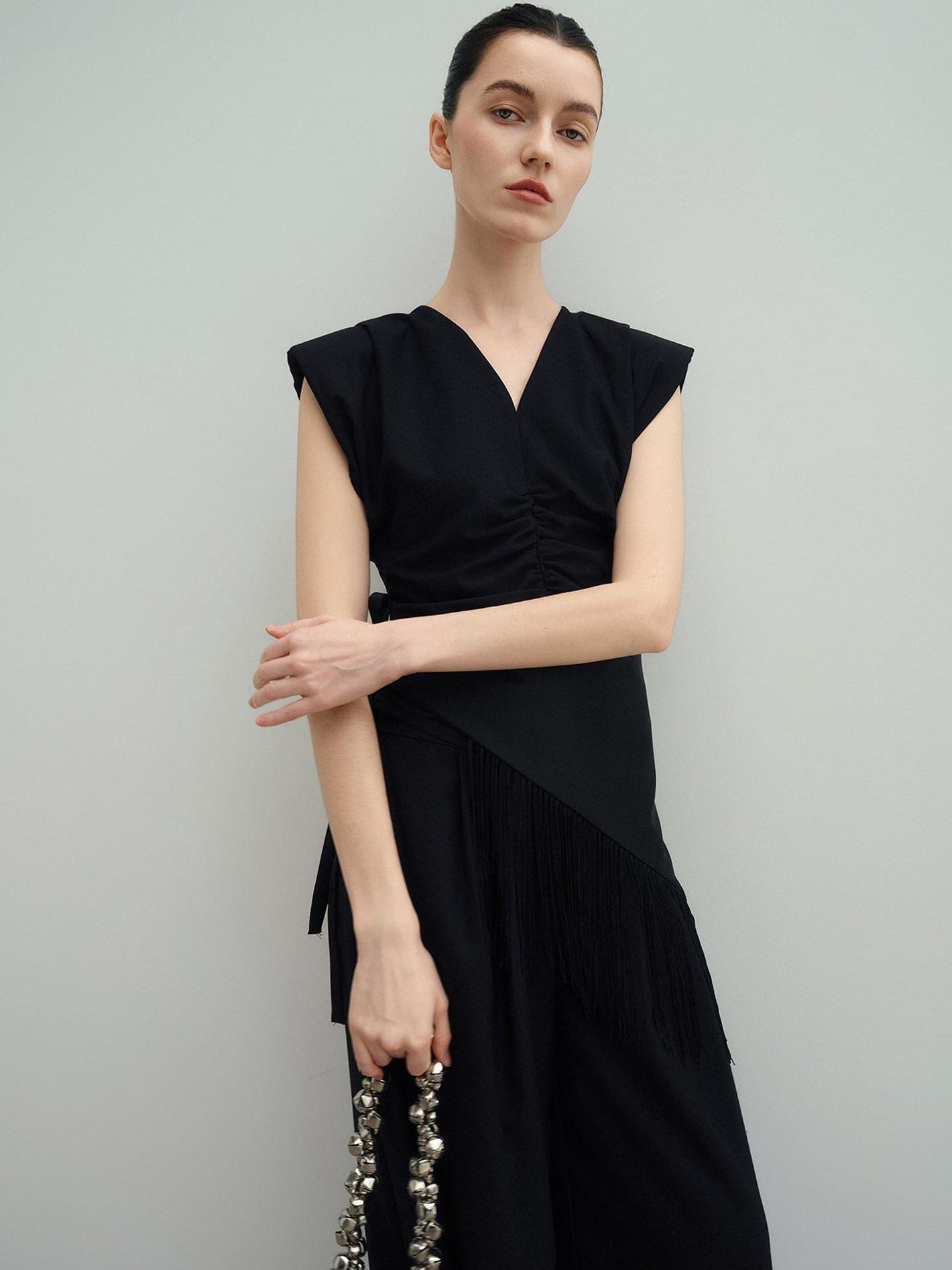 audreyyang Drawstring Pleated Loose V-neck Black Solid Women Off Shoulder Crop Tops
