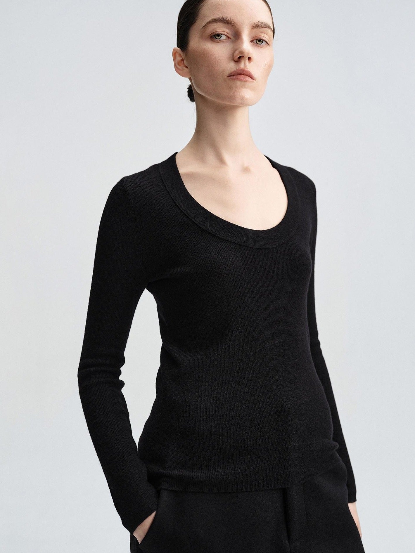 audreyyang Sheep Wool Slim Fit Crew Neck Knit Women Black Gray Brown Sweaters