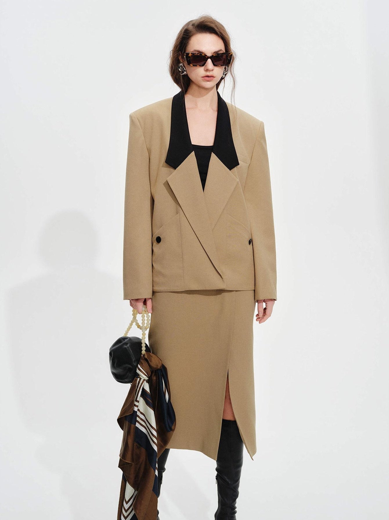audreyyang Khaki Contrast Lapel Blazer Slit Loose Fit Long Sleeve Women Top & Skirt Sets