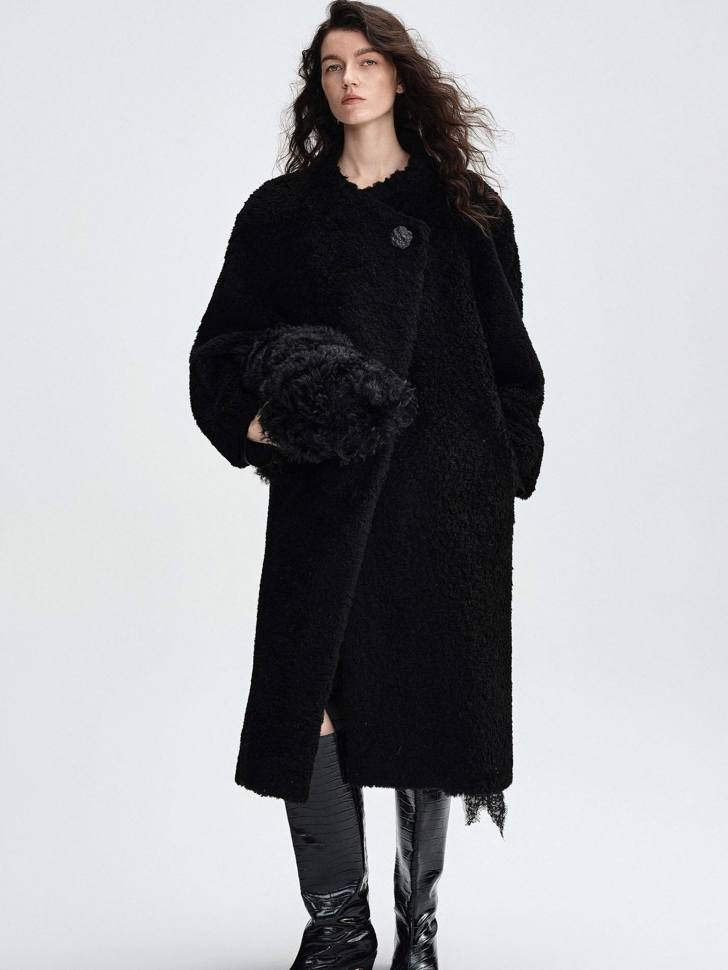 audreyyang Warm Thick Vintage Loose Fit Stand Collar Lambswool Trim Women Black Wool Coats