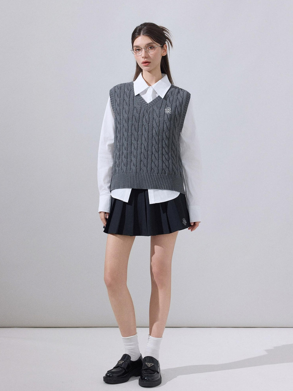 ikyou Lightweight Embroidered V-neck Cropped Preppy Girls Cotton Grey Sweaters