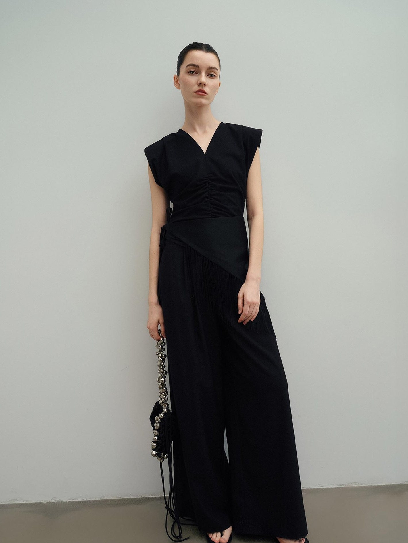 audreyyang Drawstring Pleated Loose V-neck Black Solid Women Off Shoulder Crop Tops
