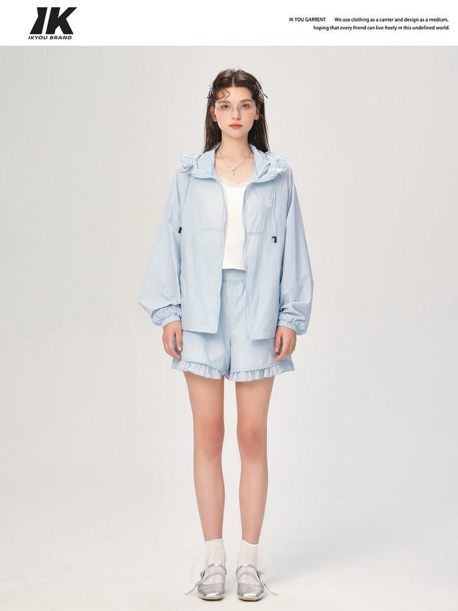 ikyou Upf50+ Breathable Nylon Ruffle Zip Commuter Relaxed Fit Women Top & Shorts Sets