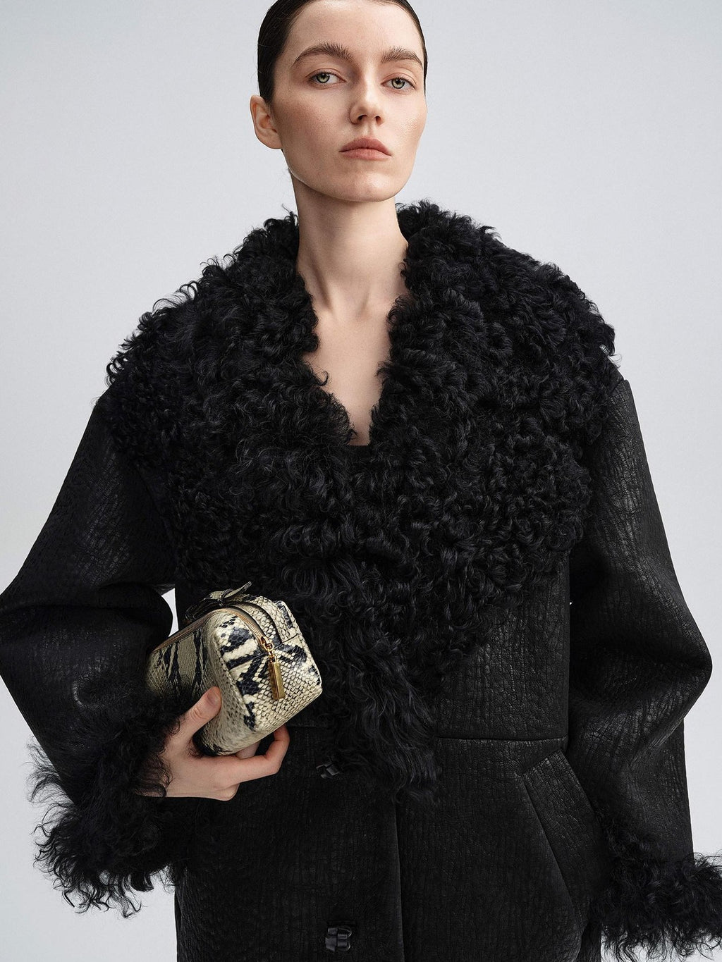 audreyyang Warm Wool Patch Retro Loose Lapel Midlength Women Lambswool Collar Long Coats