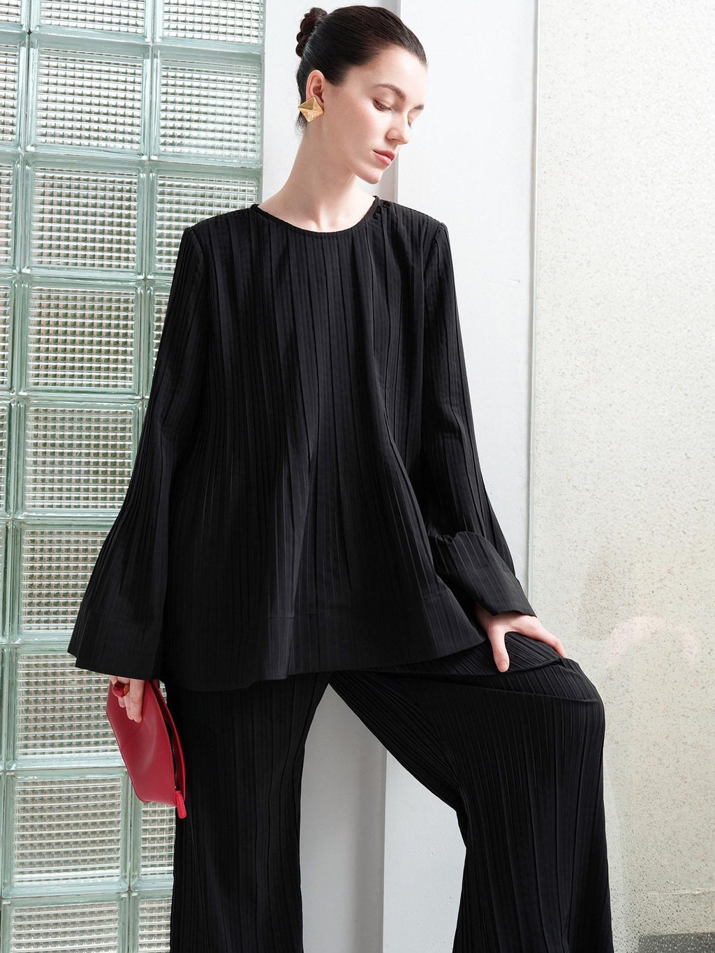 audreyyang Pleated Minimalist Office Loose Fit Bell Sleeve Women Black Polyester Blouses