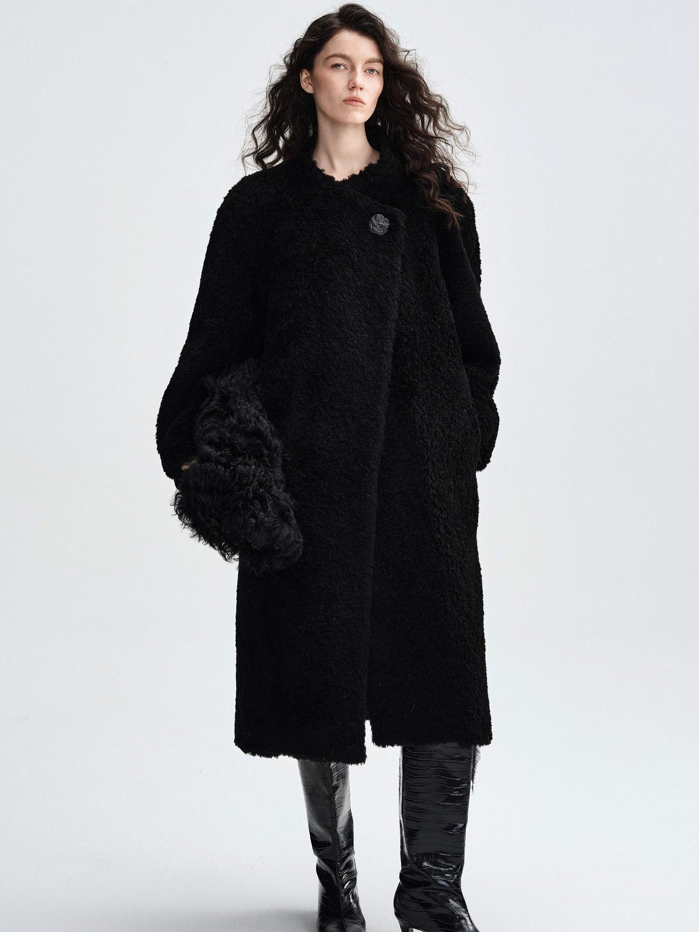 audreyyang Warm Thick Vintage Loose Fit Stand Collar Lambswool Trim Women Black Wool Coats