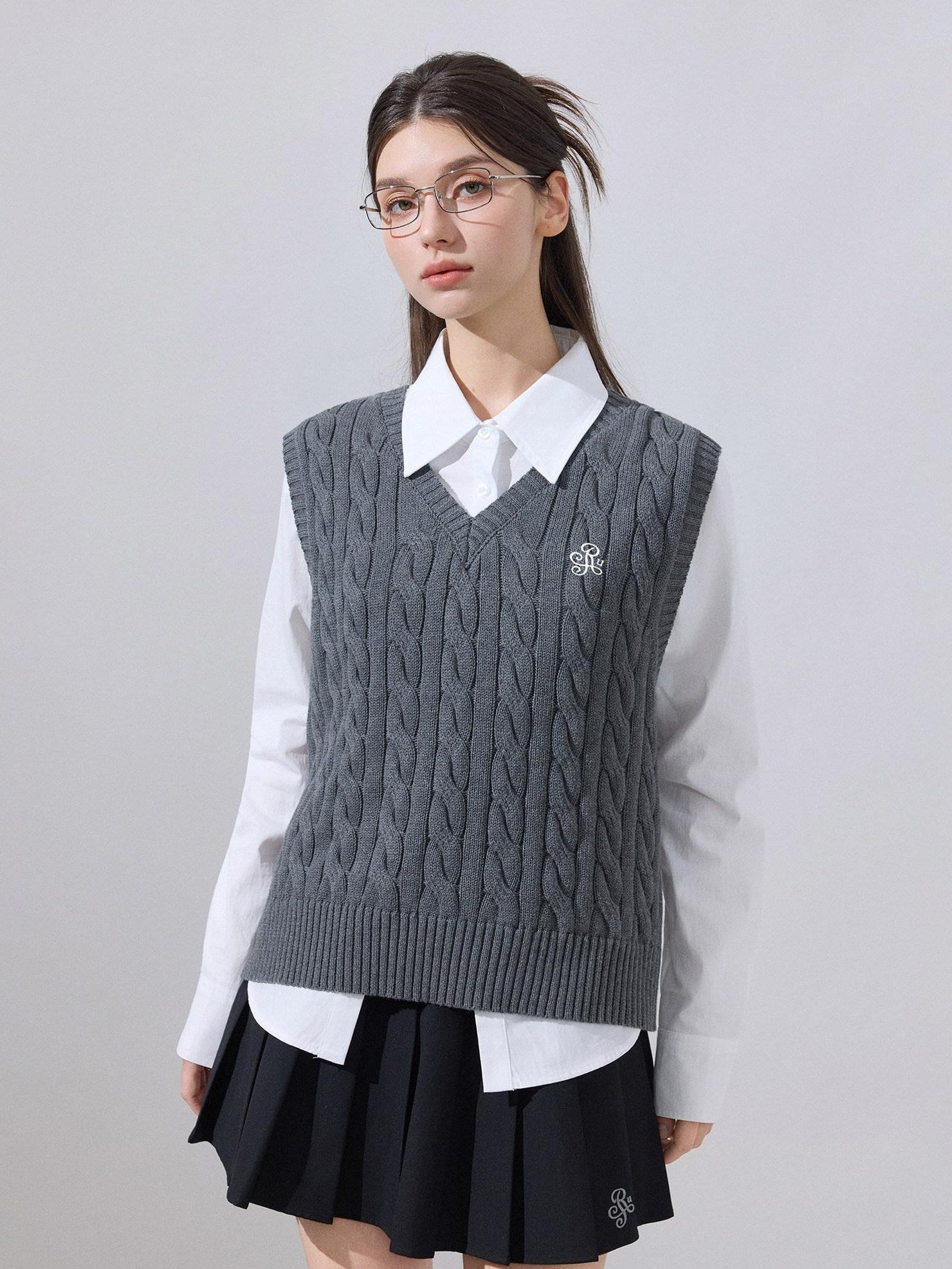 ikyou Lightweight Embroidered V-neck Cropped Preppy Girls Cotton Grey Sweaters