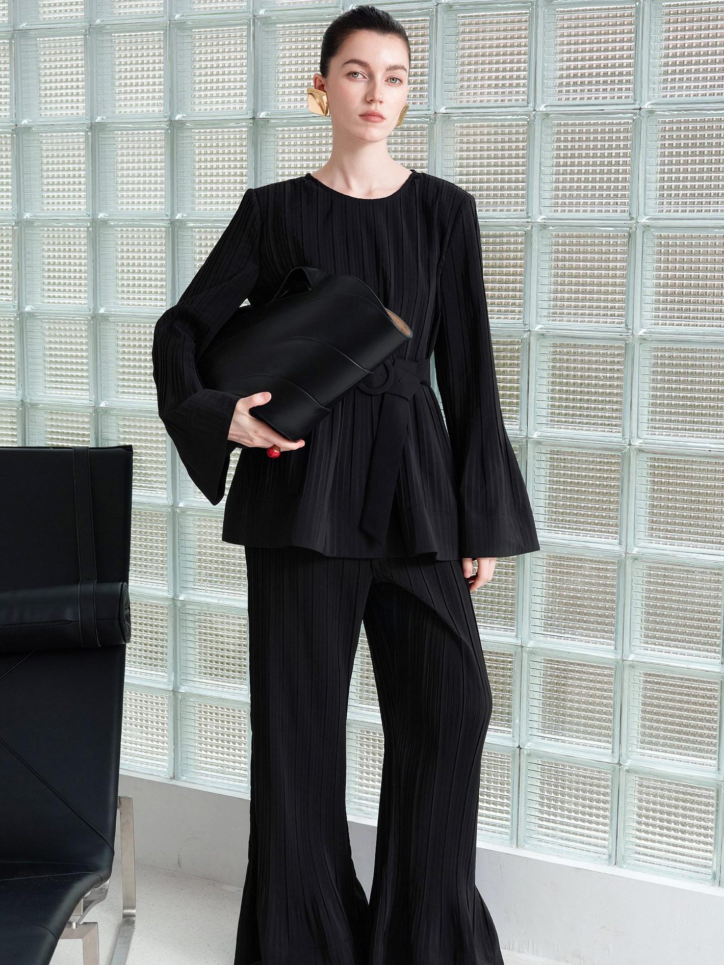 audreyyang Minimalist Office Loose Pleated Bell Sleeve Round Neck Black Blouses