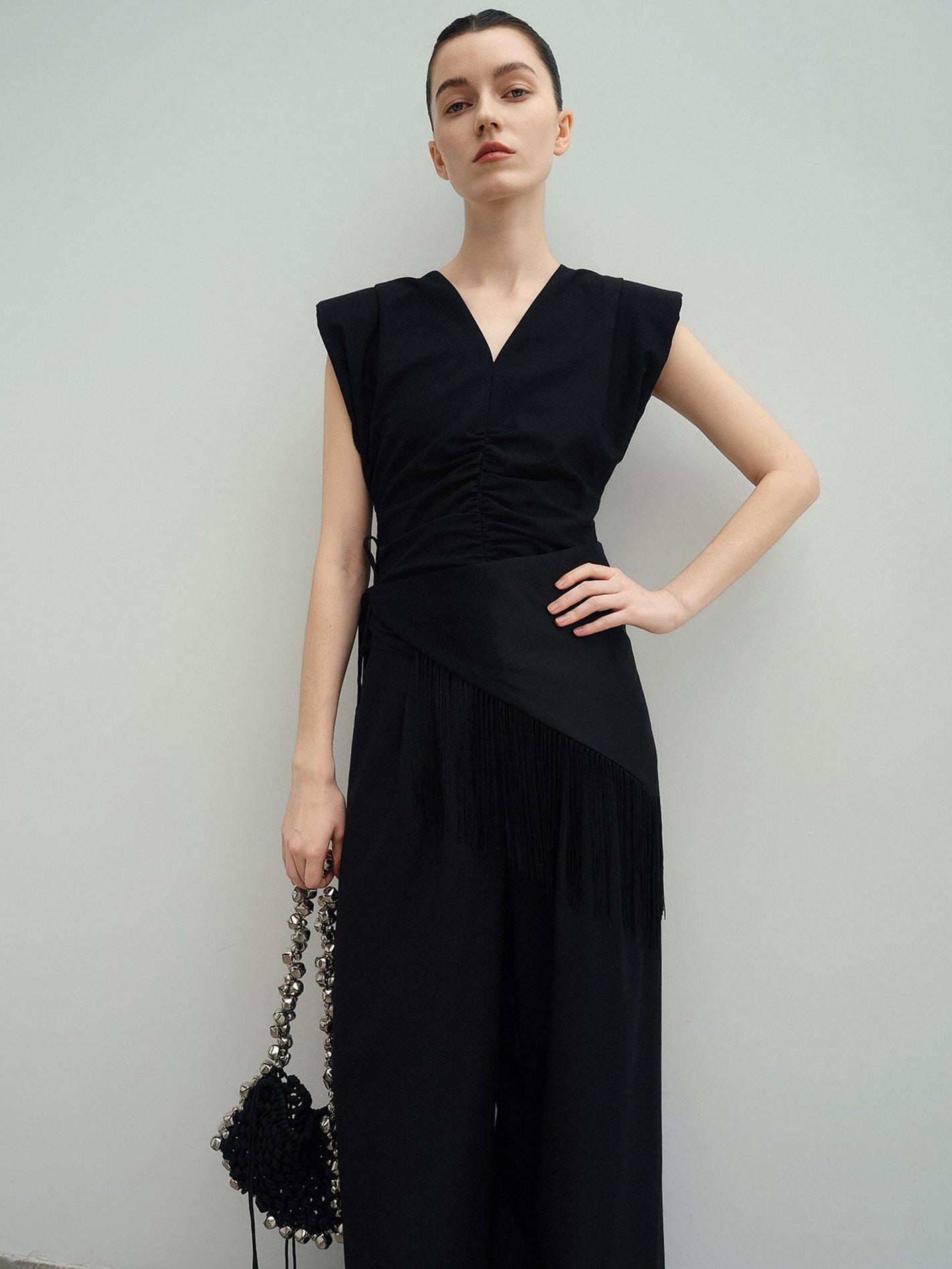 audreyyang Drawstring Pleated Loose V-neck Black Solid Women Off Shoulder Crop Tops
