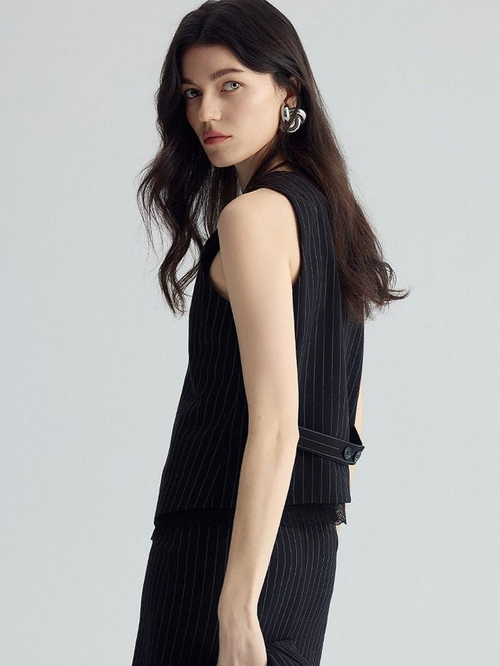 audreyyang Padded V-neck Striped Cropped Commuter Strap Women Black Single Button Vests