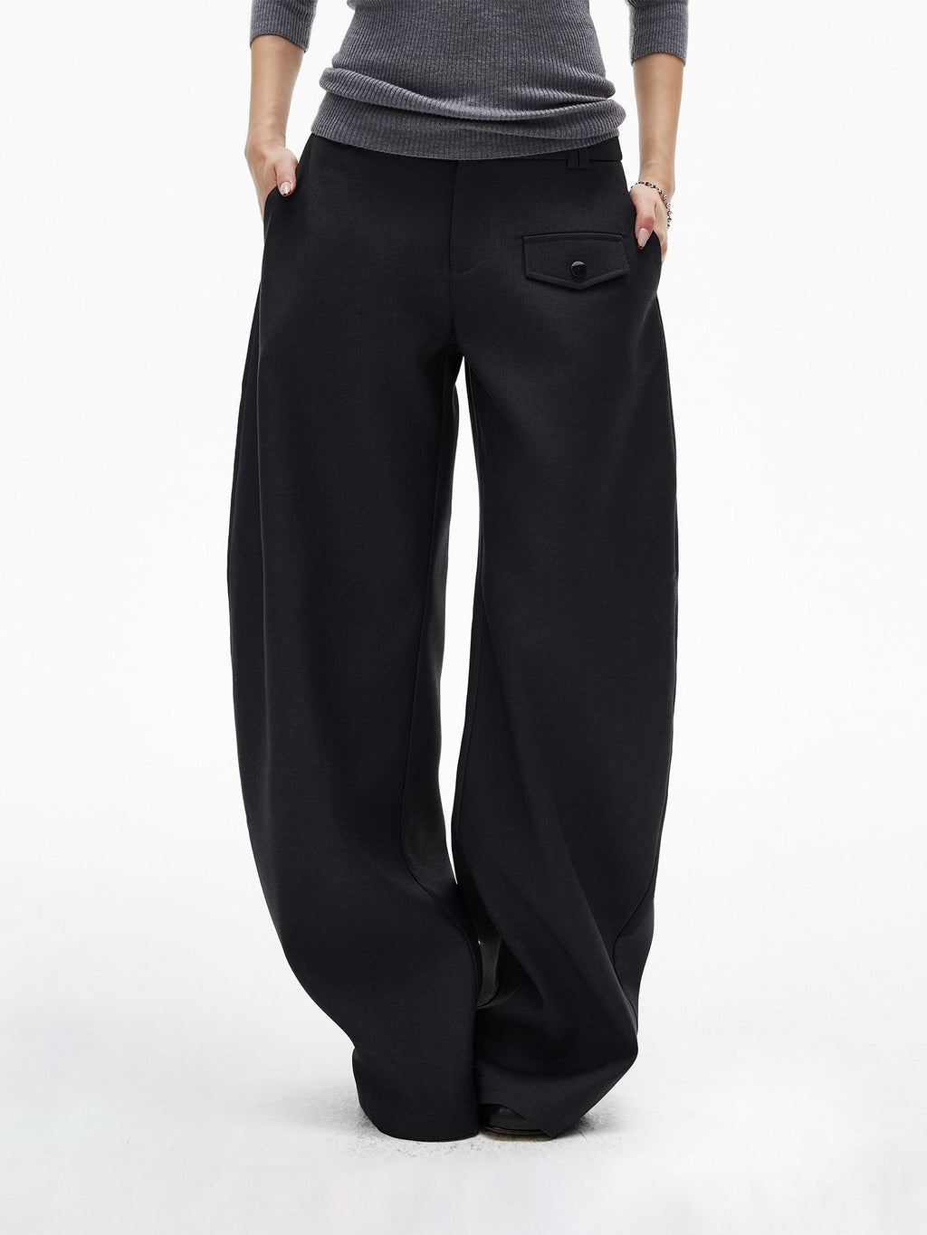 iamxiaa Black Gray Two Tone Structured Pocket Flap Curved Seam Minimalist Women's Chinos
