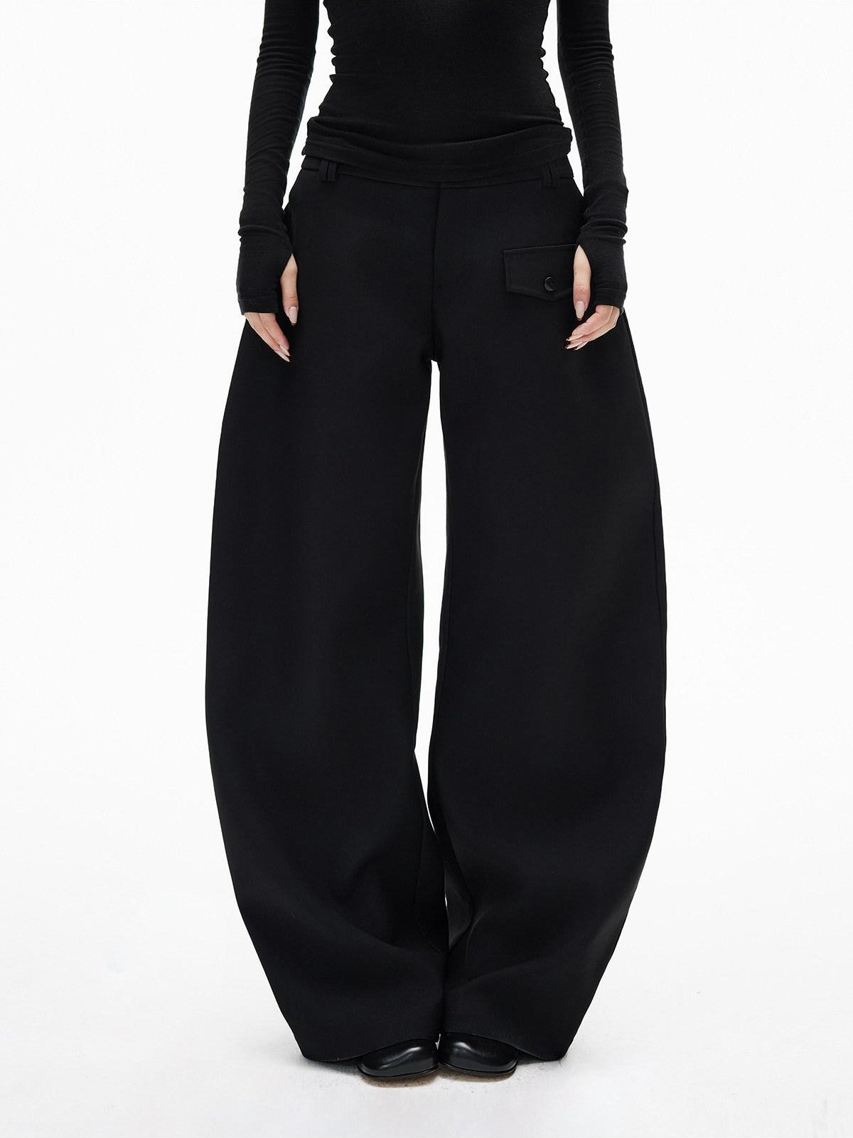 iamxiaa Black Gray Two Tone Structured Pocket Flap Curved Seam Minimalist Women's Chinos