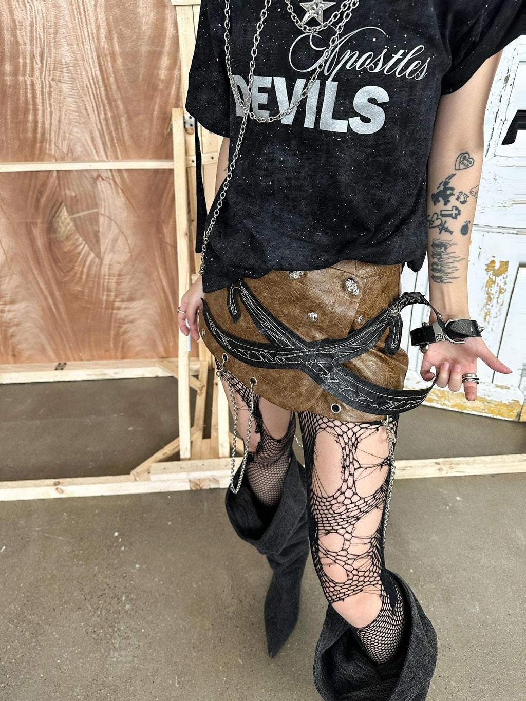triSEGG Punk Metallic Chain Skull Stud Silver Embroidery Pu Women's Mini Skirts